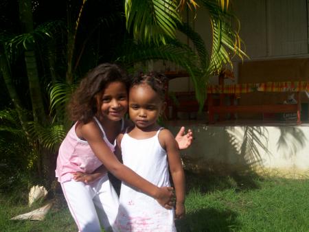 Encore miélisse et sa soeur méryssa 2ans